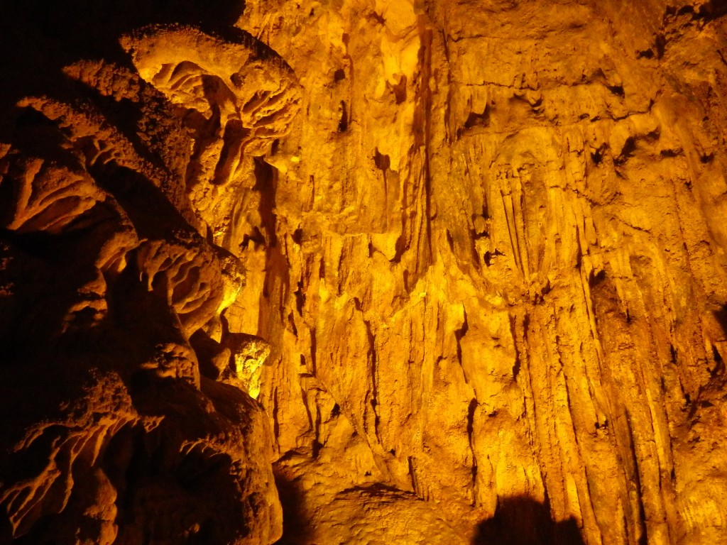 ハロン湾の洞窟